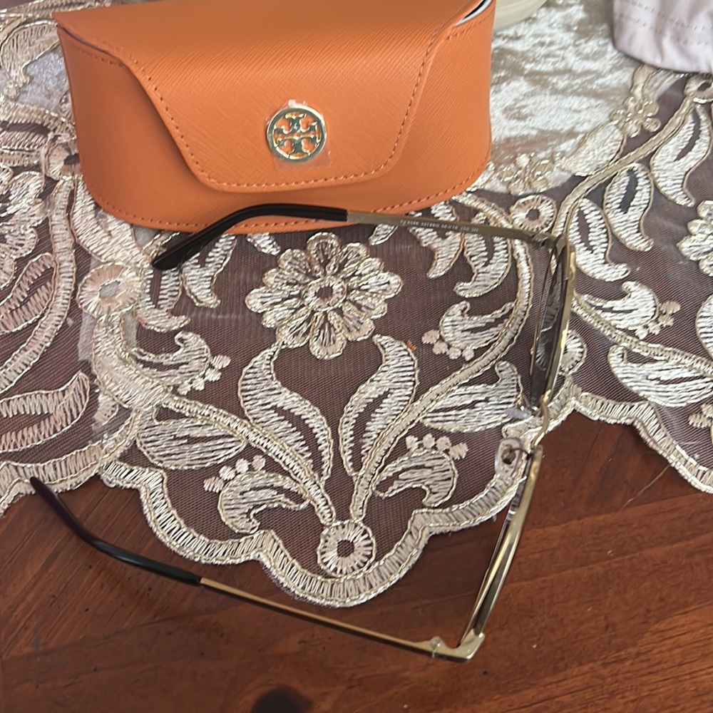 Tory Burch 56MM round sunglasses - Picture 5 of 10